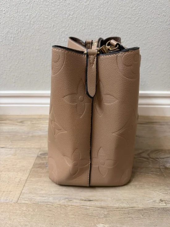 Purse - Picture 4 of 8